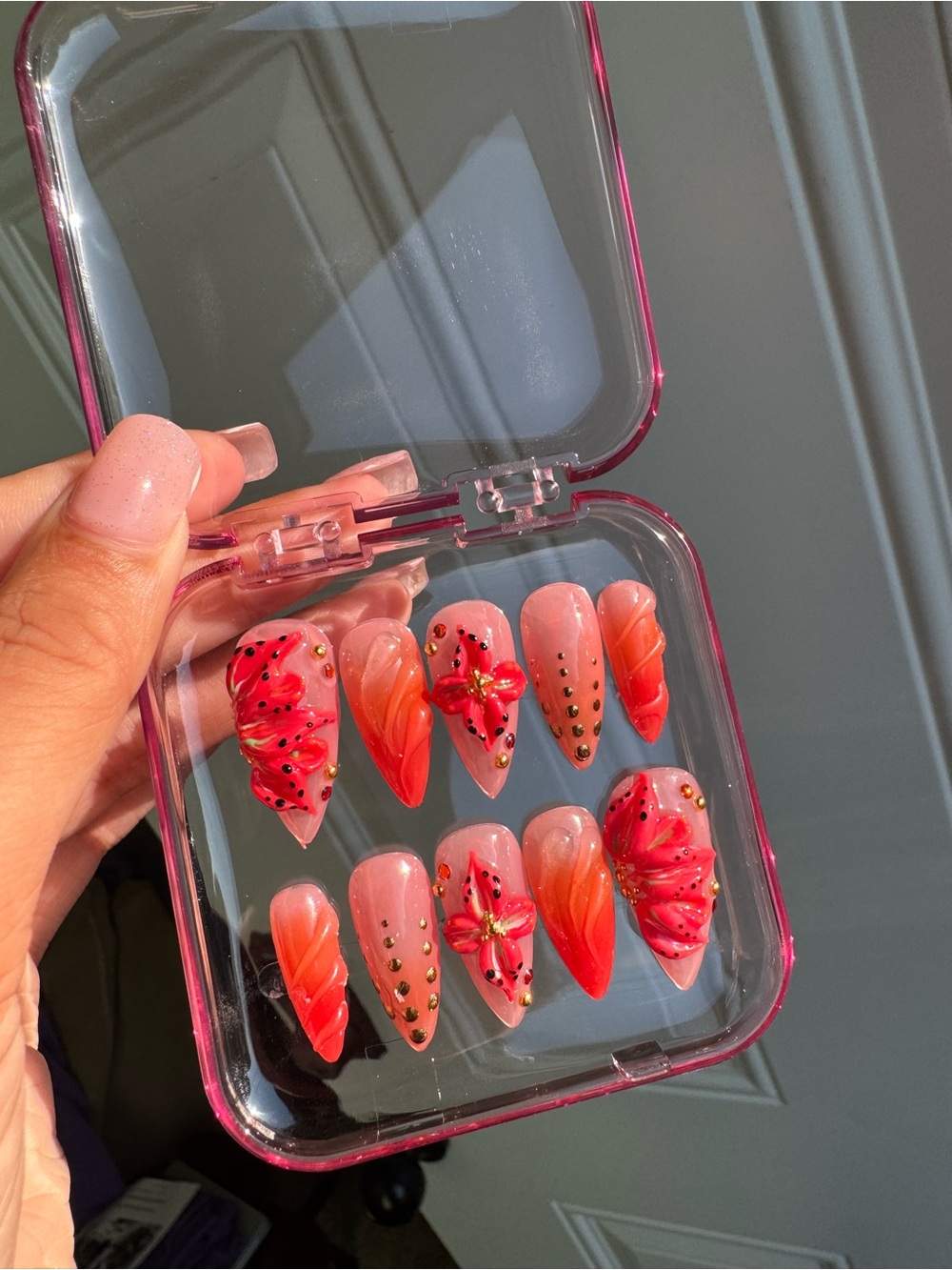 Pink Red Ombre Press-On Nail Set with Floral Accents 🌺